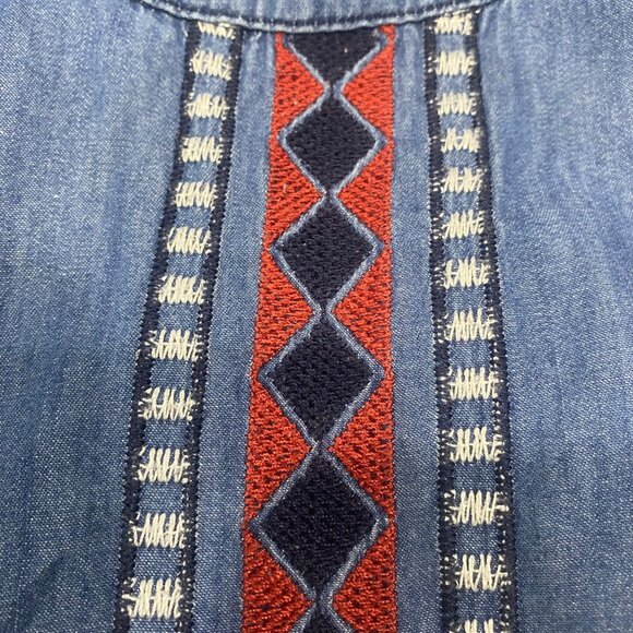 EST 1946 Top  Womens 18/20W Blue Sleeveless Denim Embroidered Front - Picture 4 of 12